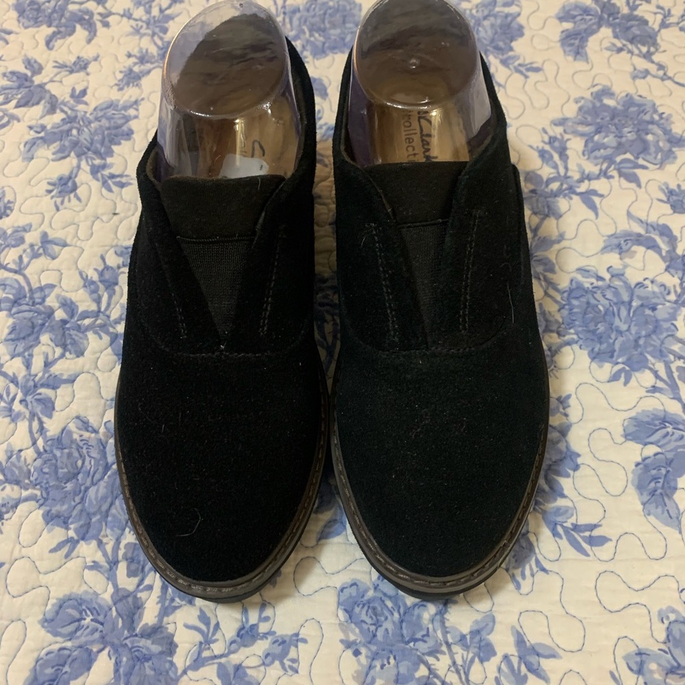 Clarks Black Flats Sleek Design - Picture 2 of 5